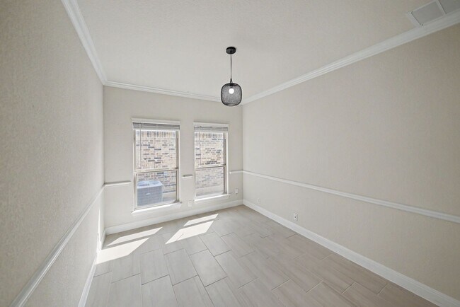 Building Photo - Stunning 4BR Home with 3-Car Garage in Turning Stone - Realtor Commission: $750