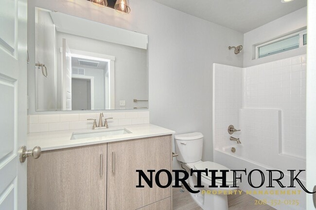 Building Photo - Modern Comfort Meets Meridian Living