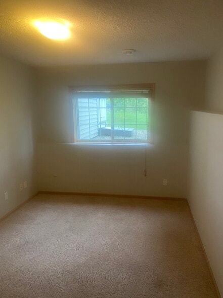 Building Photo - 501 Creekside Dr