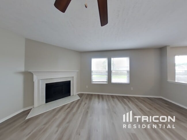 Building Photo - 1322 Bundy Dr