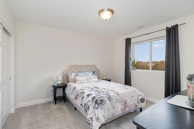 Building Photo - 1890 Williams Rd