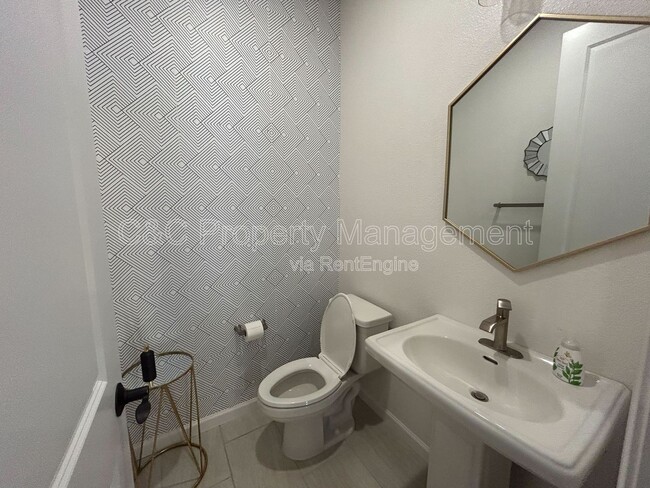 Building Photo - 360 Pear Tree Ter