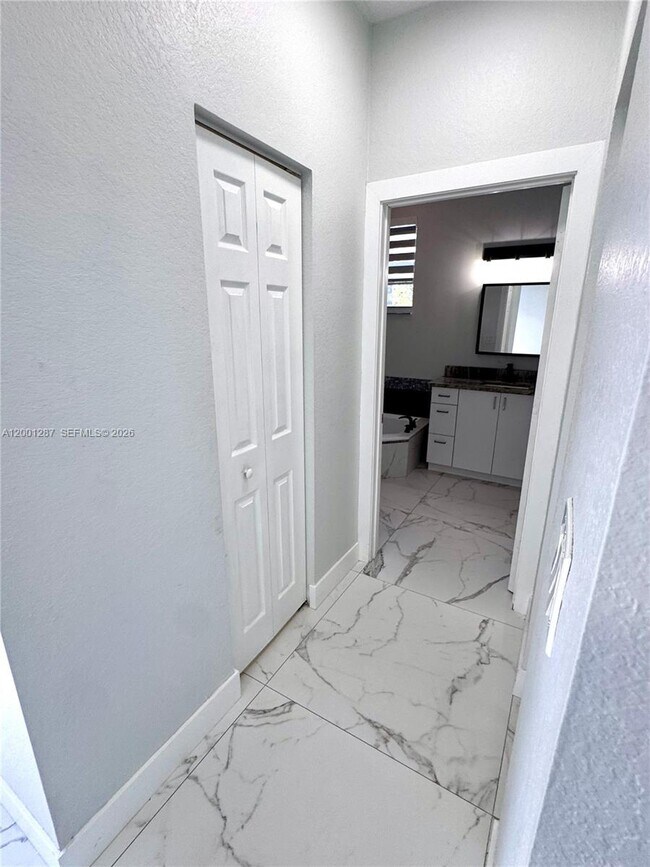 Building Photo - 21405 Ingraham Ave Rd