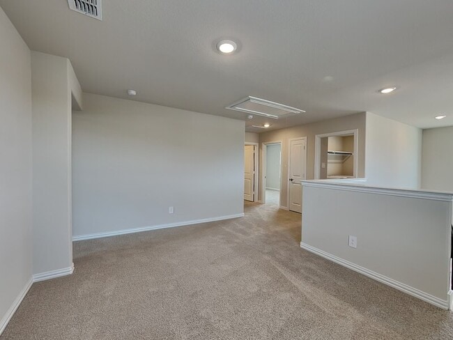 Building Photo - 507 Clover Crk Dr