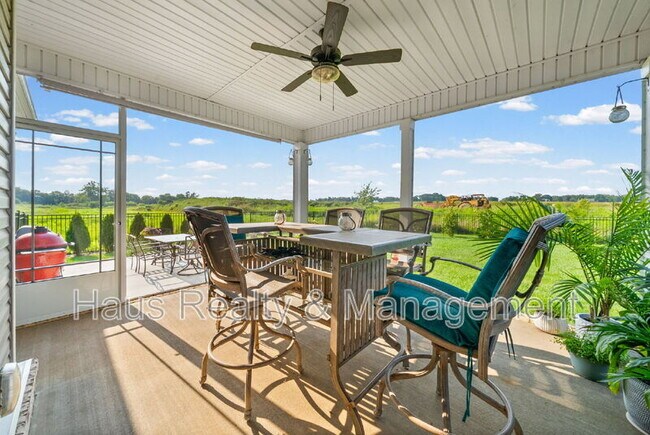 Building Photo - 538 Fieldview Wy