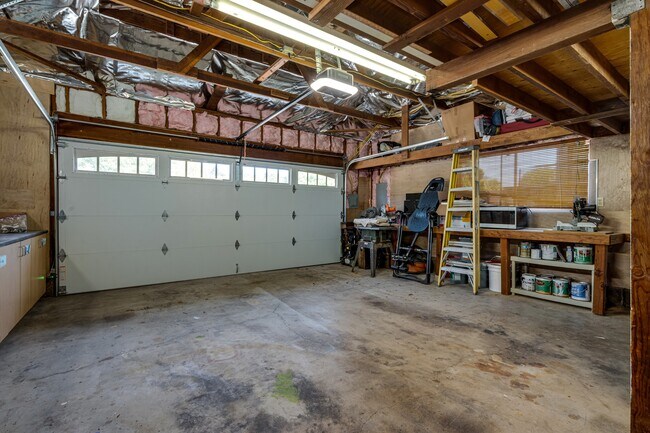 Building Photo - 113 Sherwood Dr