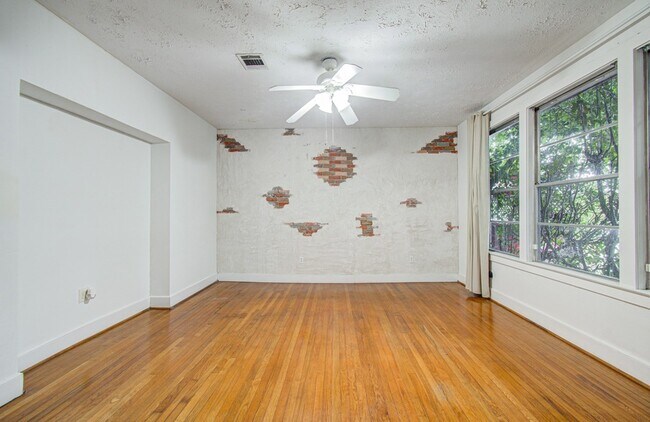 Building Photo - 5419 Gulfton St