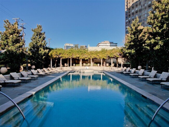 Building Photo - 3505 Turtle Creek Blvd
