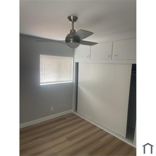 Building Photo - 1360 W 38th St