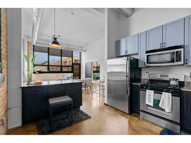 Building Photo - 1701 NE Madison St