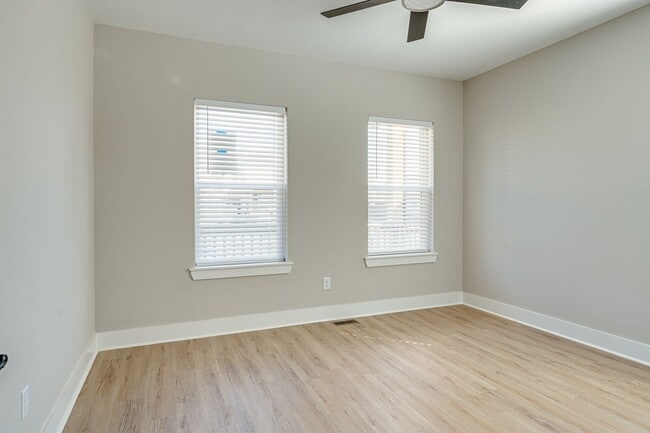 Building Photo - 4 Bedroom Rental in The Nations!