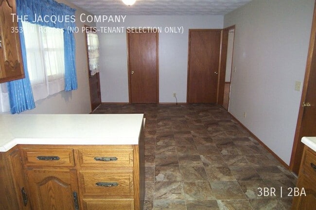 Building Photo - 3538 N Rogers Ave