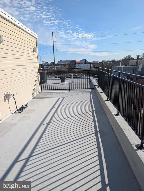 Building Photo - 1222 S Harmony St