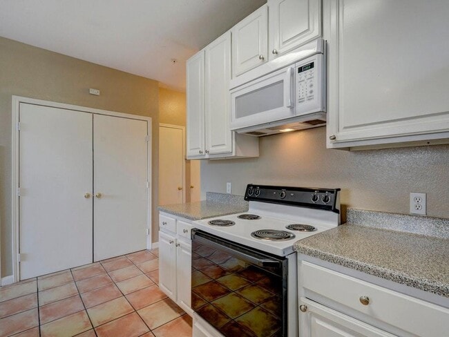 Building Photo - 2502 Leon St