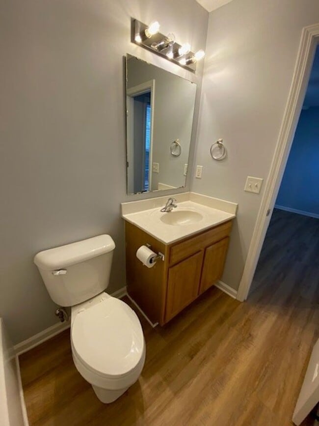 Building Photo - Welcome to this beautiful 4 bedroom, 2 bathroom home located in the desirable area of Wilmington,...