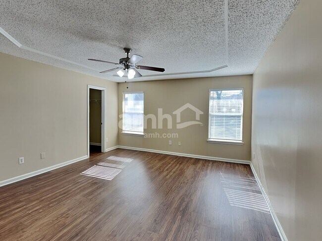 Building Photo - 3389 Westfield Dr