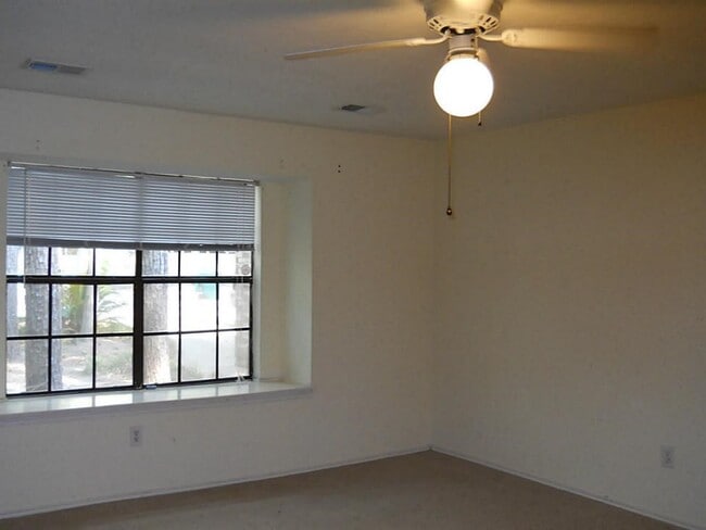 Building Photo - 216 S Deerfoot Cir