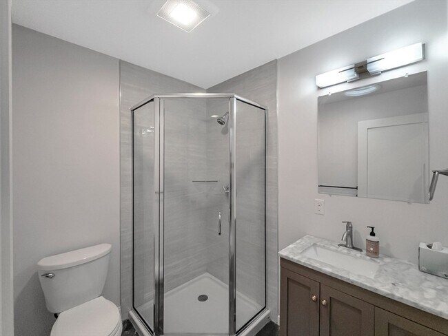 Building Photo - 19 Iona St