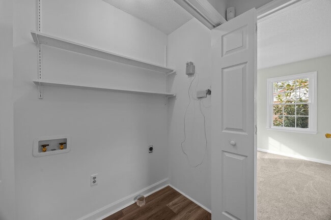 Building Photo - 904 Jennifer Ln