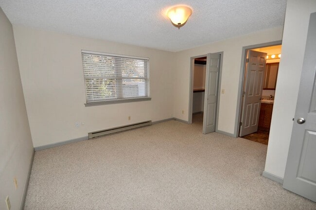 Building Photo - 2 bed 2 bath Hayden rancher duplex
