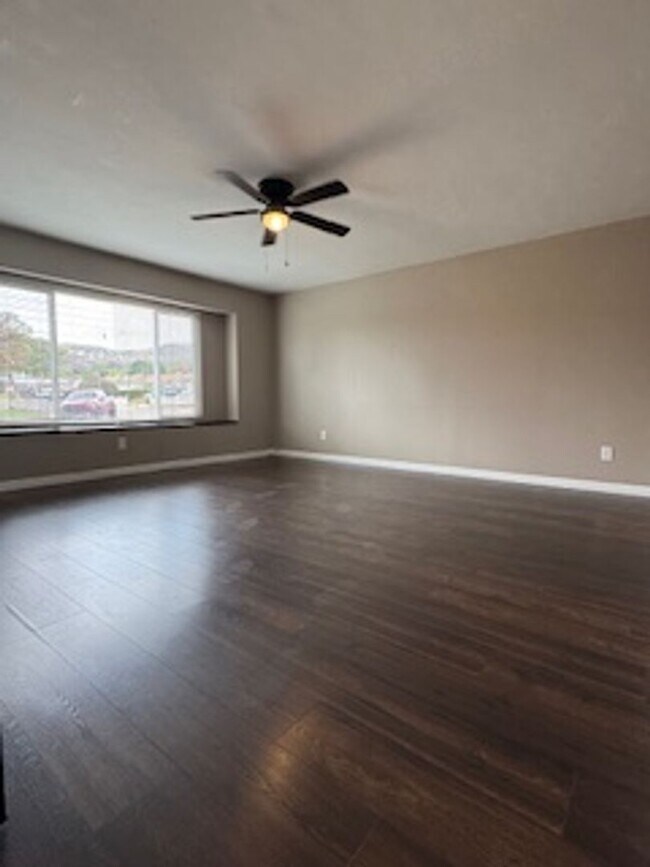 Building Photo - Charming 3 Bedroom 2 Bathroom Home Available for Rent!!