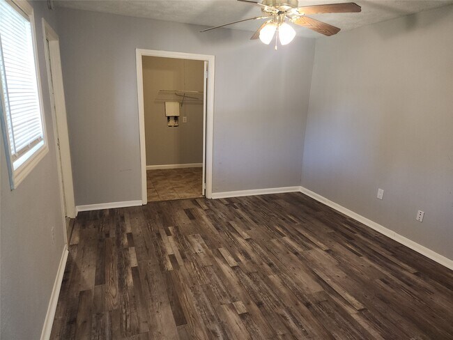 Building Photo - 20123 Beechview Ln