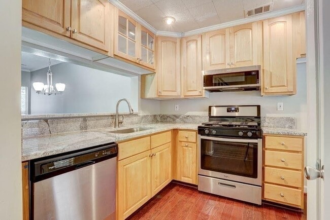 Building Photo - 406 Wedgewood Way