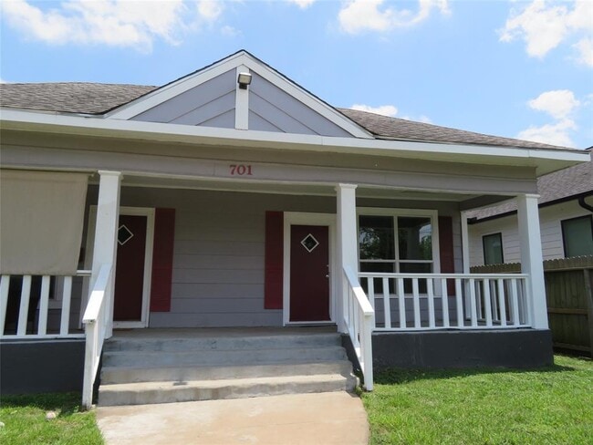 Building Photo - 701 Dumble St