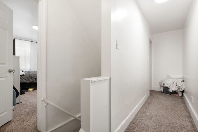 Building Photo - Renovated Home - South Side Flats