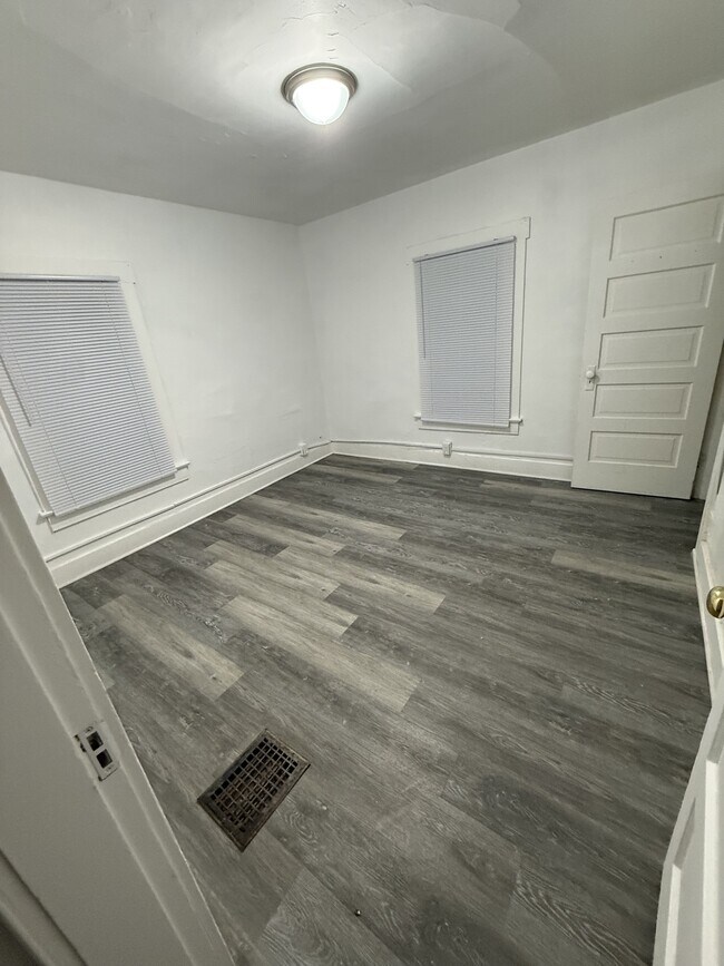 Building Photo - 1247 Selma Rd