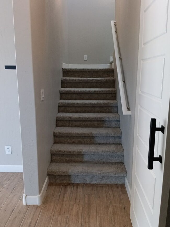Building Photo - Stunning 4-bedroom, 3.5-bathroom home loca...