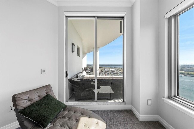 Building Photo - 449 S 12th St