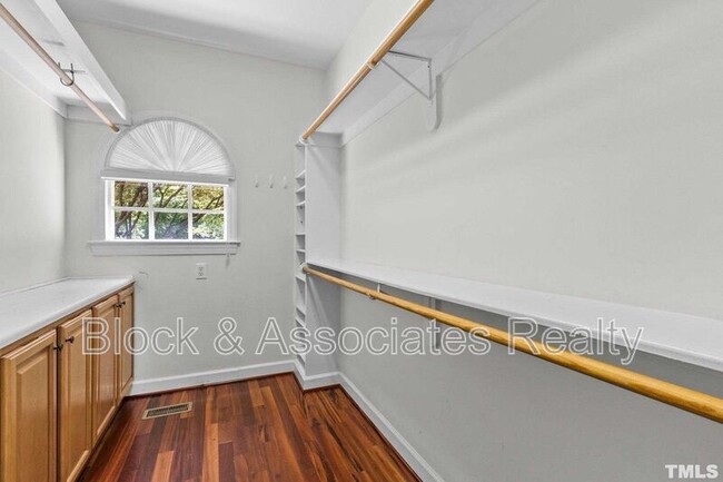 Building Photo - 269 Hogans Valley Way