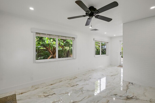 Building Photo - 701 Florida Mango Rd