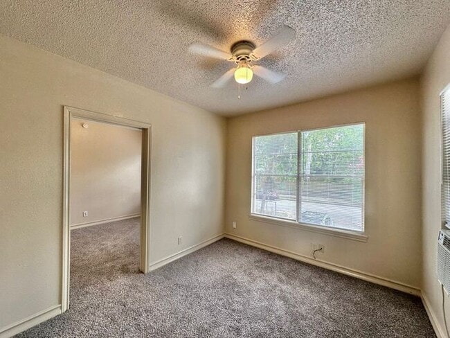 Building Photo - Available Now! Refreshed 1 Bedroom 1 Bath ...