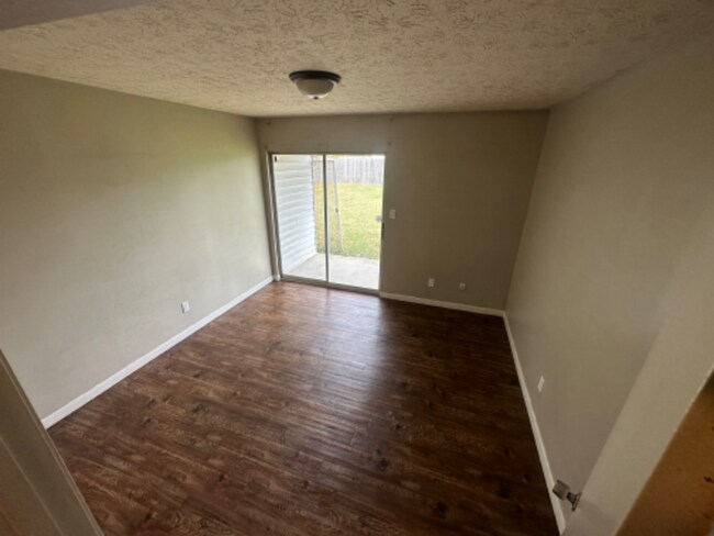 Building Photo - 735 Cave St