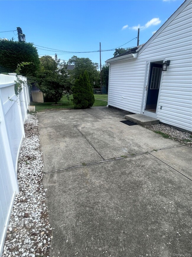 Building Photo - 75 Mc Cue Ln