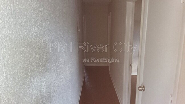 Building Photo - 2309 Lane Ave S