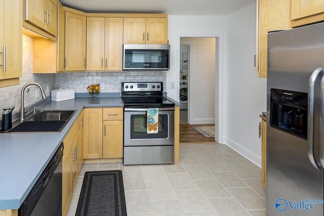 Building Photo - 208 S Oxford Cir