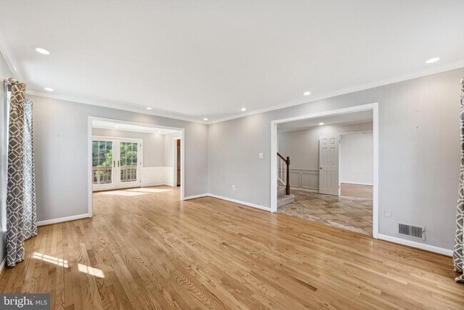 Building Photo - 6245 Windward Dr