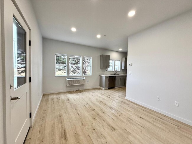 Building Photo - 2392 Karen Ct