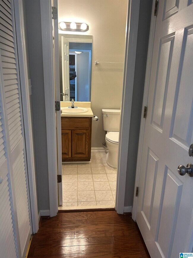 Building Photo - 2212 Ascot Ln