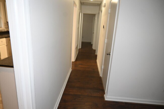 Building Photo - 2031 Wellborn Dr