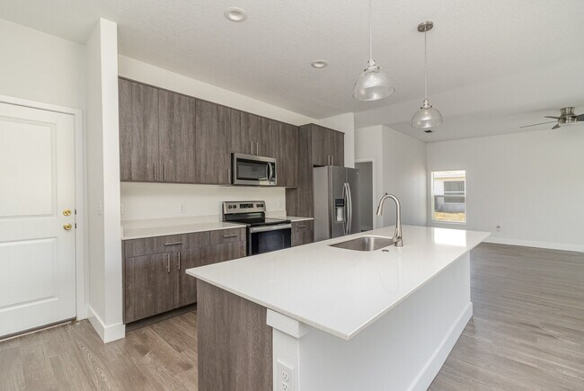 Building Photo - 1213 Waterford St SE