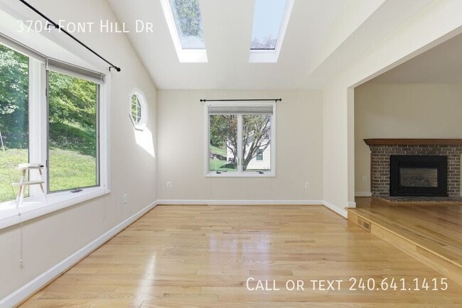 Building Photo - 3704 Font Hill Dr