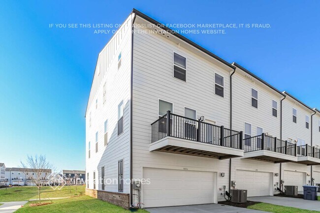 Building Photo - 8016 Roest Ln