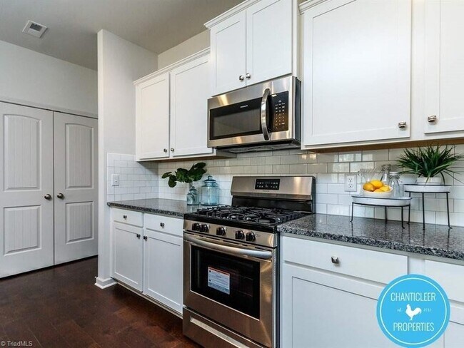 Building Photo - 1313 Achonechy Trl