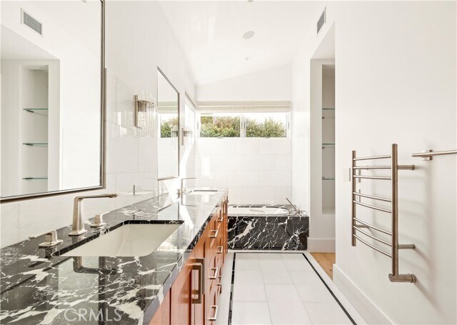 Building Photo - 420 Emerald Bay