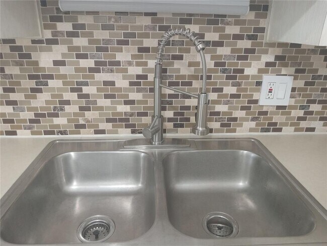 Building Photo - 2331 Finlandia Ln