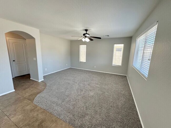 Building Photo - Stunning 4Bedrooms/2.5 Bath Home!